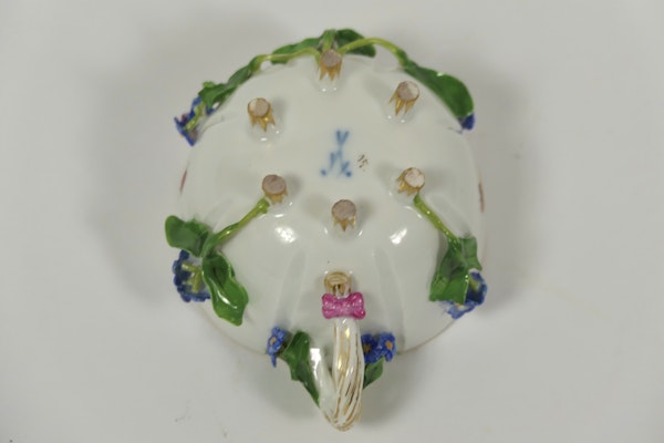 Pair of Meissen cups and saucers - image 4