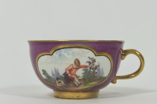 Pair fine 18th century Meissen cups and saucers - image 2