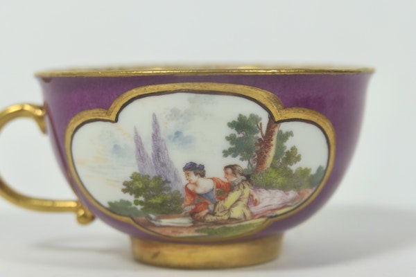 Pair fine 18th century Meissen cups and saucers - image 5