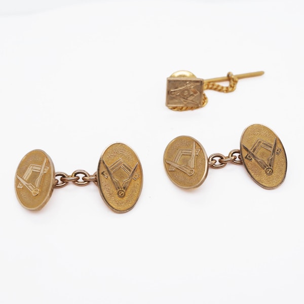 9 ct. gold oval retro Masonic cufflinks and matching tack - image 3