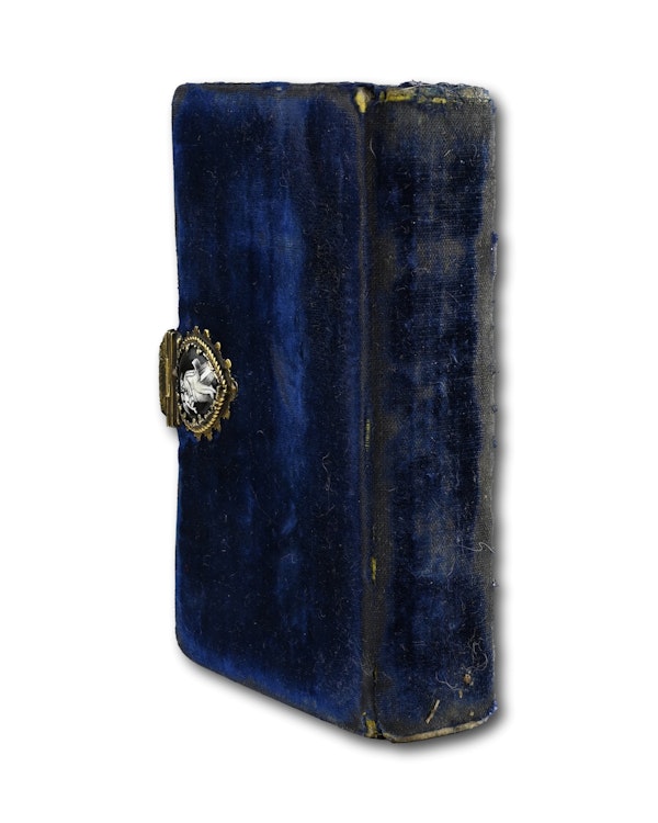 Blue velvet bible with an early enamel clasp. German, 17th century and later. - image 13