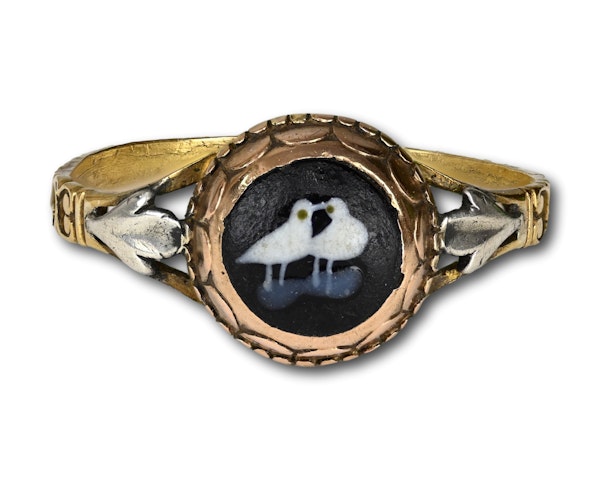 Gold ring with a glass jewel with a pair of billing doves. French, 18th century. - image 1
