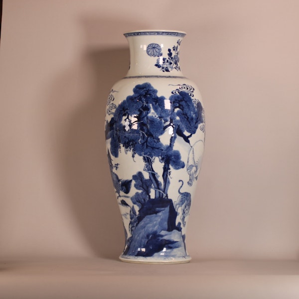 An extraordinary blue and white mythical creatures vase with six-character Xuande mark, Kangxi (1662-1722) - image 3