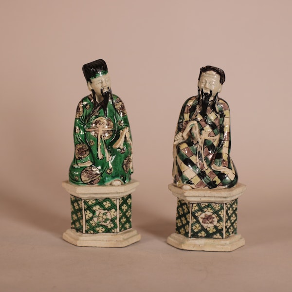 Pair of famille verte Daoist immortal figures, Kangxi (1662-1722) - image 1