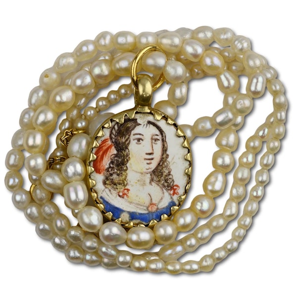 A gold and enamel pendant with the busts of beautiful ladies.   French, late 17th century. - image 2