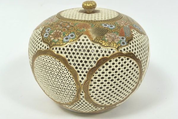 Satsuma jar and cover - image 6