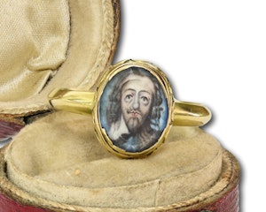 Important royalist gold ring with a portrait of King Charles I, c.1600-1648/9.