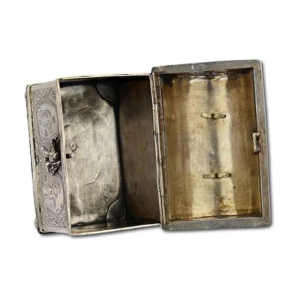 Silver Knottekistje or marriage casket. Dutch, 19th century or earlier. - image 10