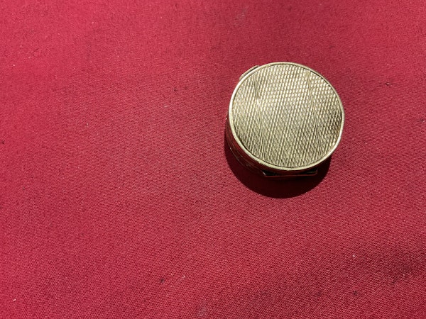 A gold pillbox - image 5