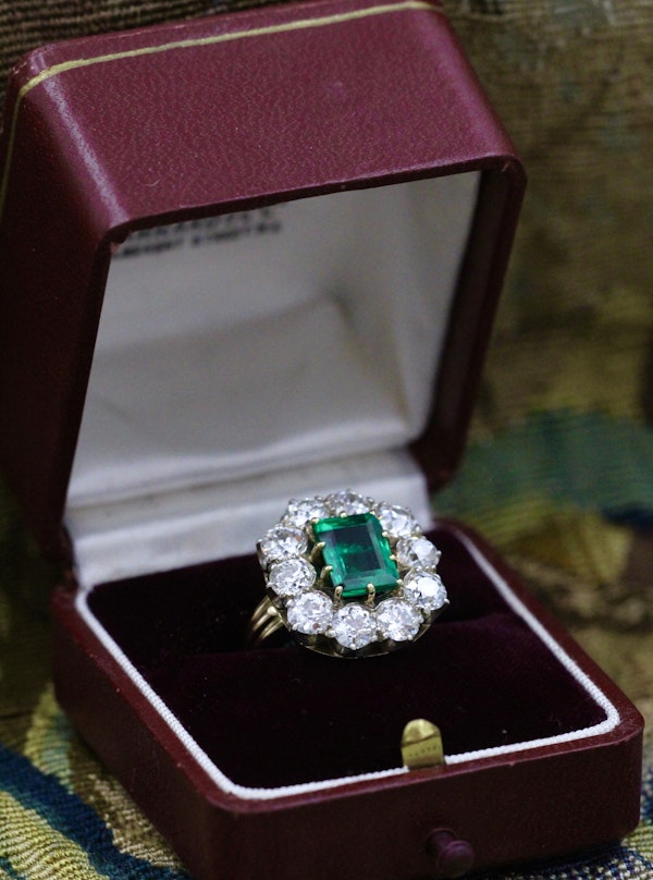 An exceptional Yellow Gold Colombian Emerald  and Diamond Cluster Ring, 2.60 carats approximately, minor oil, with ten Old Cut Diamonds, approximately 5.00 carats.  Circa 1890. - image 3