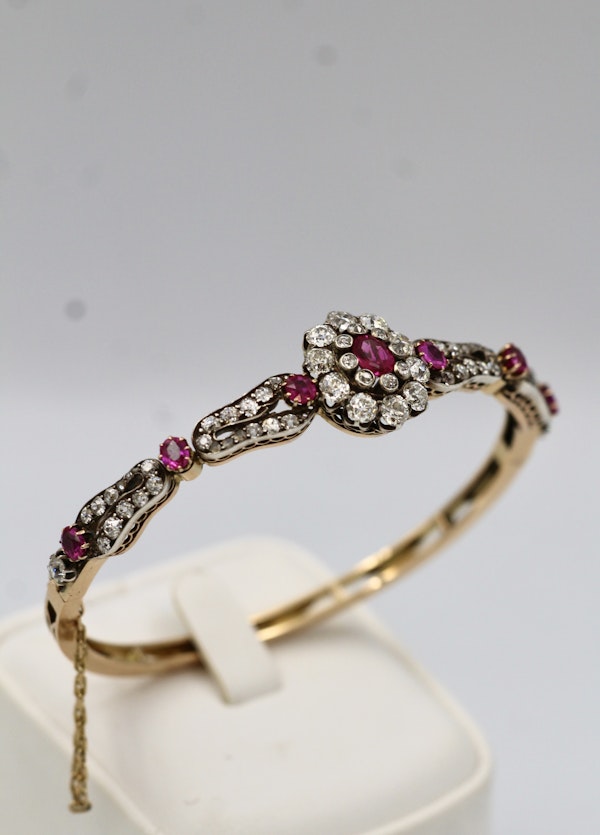 An extraordinary Burmese Ruby & Diamond Bangle in 18ct Gold and Silver Tipped, French, Circa 1880 - image 2