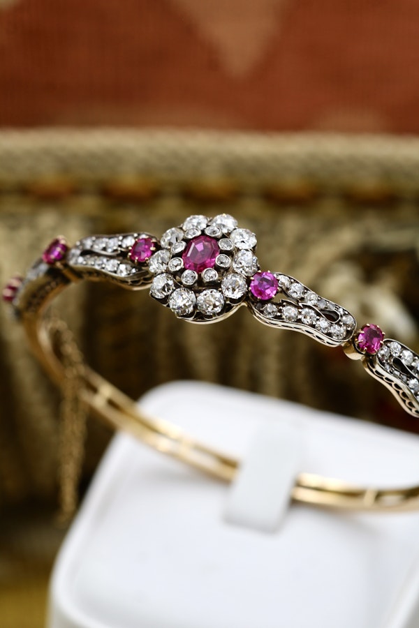 An extraordinary Burmese Ruby & Diamond Bangle in 18ct Gold and Silver Tipped, French, Circa 1880 - image 4