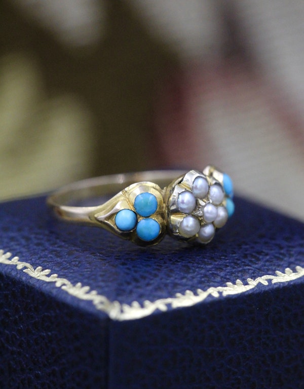 A very fine 15 carat (tested) Yellow Gold Turquoise and Pearl Ring. Circa 1860 - image 2