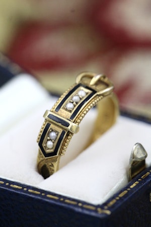 Downstairs at Grays: A very fine 18 carat Yellow Gold Memorial, Buckle  Ring, set  with Seed Pearls, Enamel and Woven Hair, Chester Hallmarks. Circa 1908.