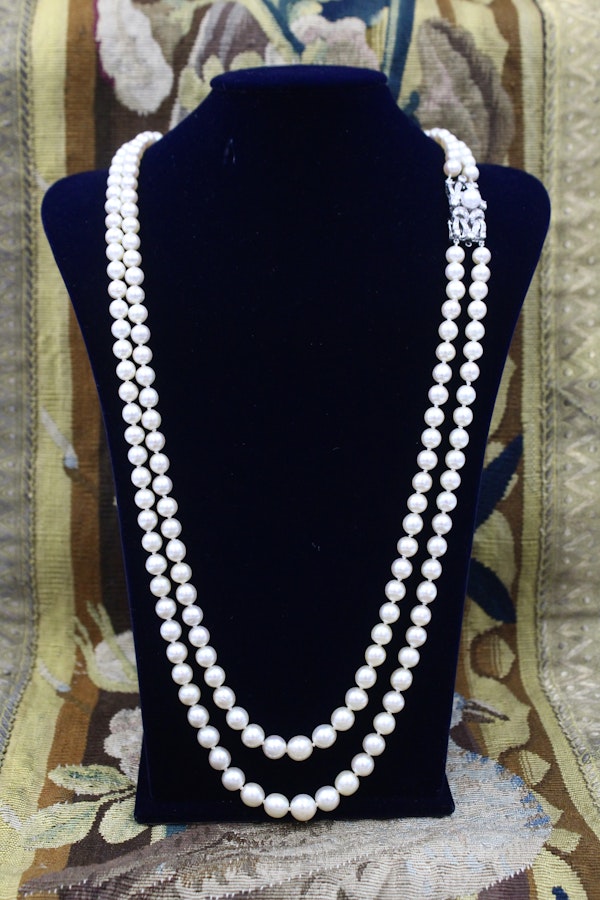 A very fine Certificated Graduated Cultured Pearl Necklace with a Platinum & Diamond Clasp. Circa 1950 - image 1