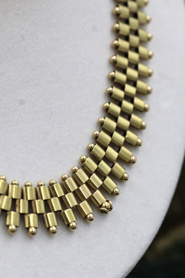 A very fine 15ct (tested) Yellow Gold Victorian Necklace/Collar Necklace, Circa 1880 - image 2