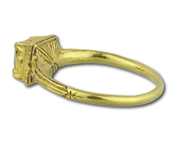 Renaissance gold ring with a table cut garnet. Western Europe, late 16th century - image 10