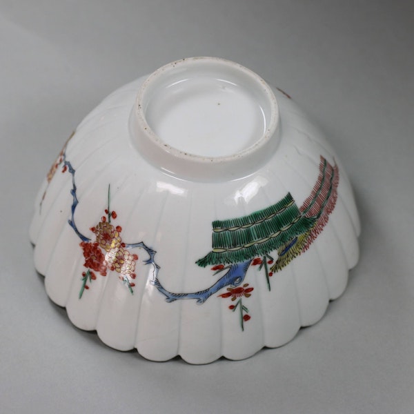 Small Japanese Kakiemon fluted bowl, 17th century - image 2