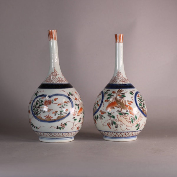 Pair of Japanese Imari bottle vases, Edo Period, early 18th century - image 2