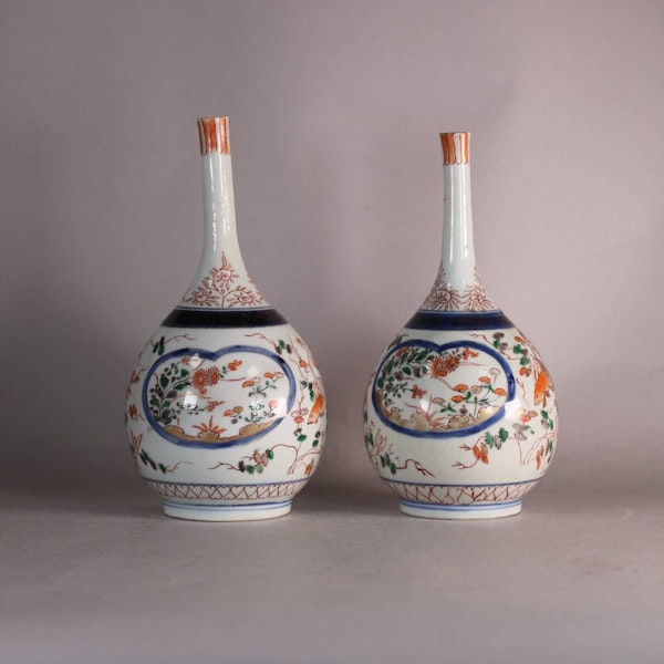Pair of Japanese Imari bottle vases, Edo Period, early 18th century - image 1