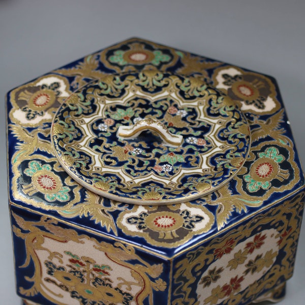Japanese hexagonal Satsuma box and cover, c. 1900 - image 4