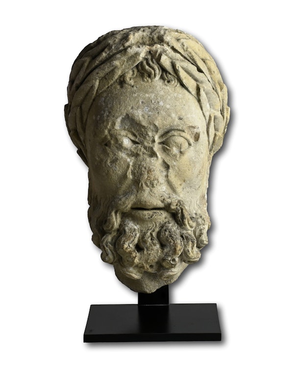 Important stone head of an emperor. Northern France, 12th - 13th century. - image 3