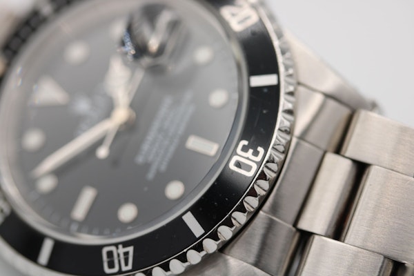 Rolex Submariner Date 16610 Full Set 1997 and '01 Service - image 4