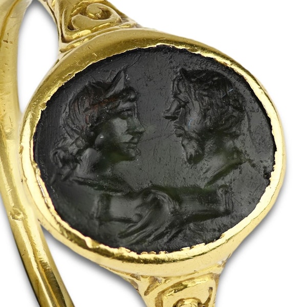 Renaissance gold ring with an ancient plasma intaglio. German, late 16th century - image 2