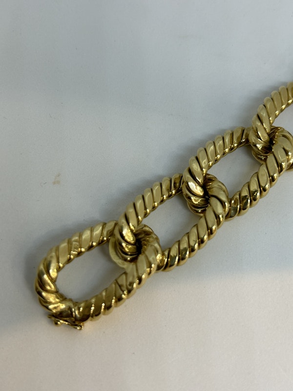 Stylish and chic 18ct gold bracelet at Deco&Vintage Ltd - image 2