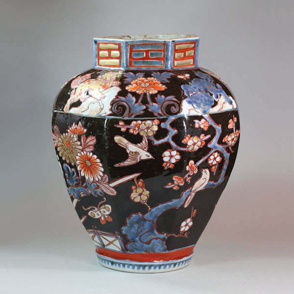 Rare Japanese imari lacquered vase, circa 1700 - image 1