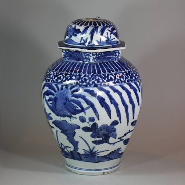 Japanese Arita blue and white jar and cover, circa 1680 - image 4