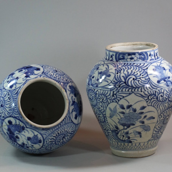 Pair of Japanese blue and white vases, c.1700 - image 1