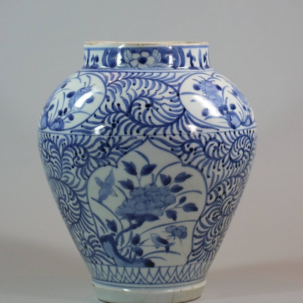 Pair of Japanese blue and white vases, c.1700 - image 4
