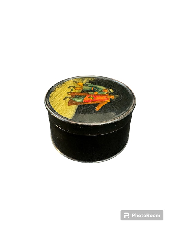 19c. Russian lacquer miniature paper-maché box by Lukutin Factory. - image 3
