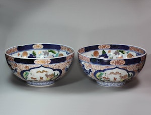 Pair of Japanese Imari bowls, early 18th century