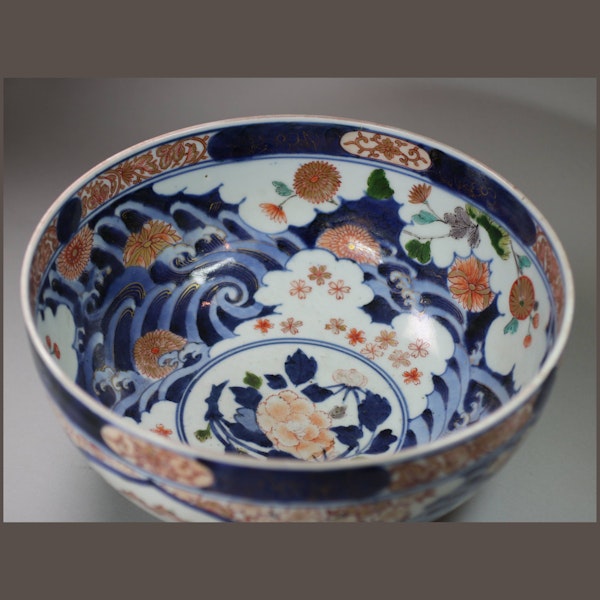 Pair of Japanese Imari bowls, early 18th century - image 6
