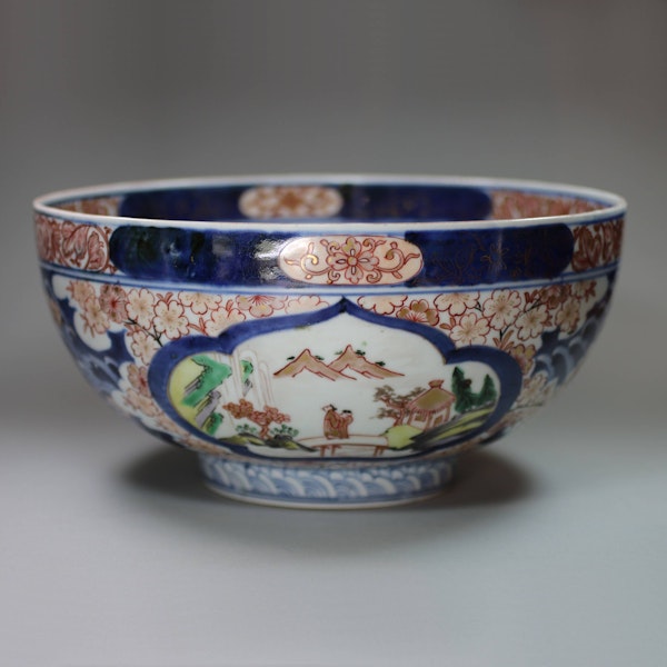 Pair of Japanese Imari bowls, early 18th century - image 7