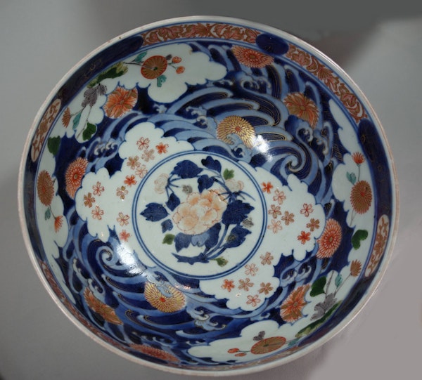 Pair of Japanese Imari bowls, early 18th century - image 4