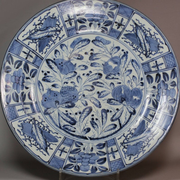 Japanese blue and white Arita charger, 17th century - image 1