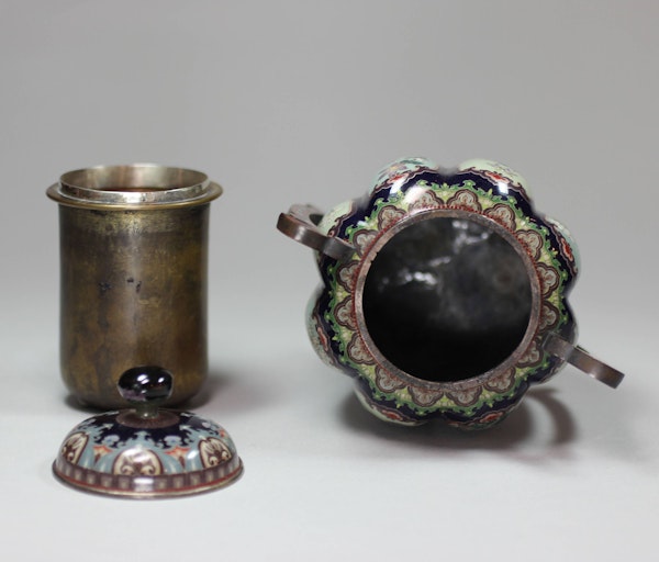 A fine silver-wired Japanese cloisonné eight-lobed twin-handled koro and cover, Meiji period - image 6