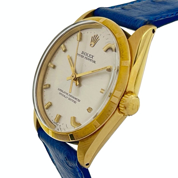 ROLEX OYSTER PERPETUAL 34 18K YELLOW GOLD SHORT SILVER INDEX DIAL - image 2