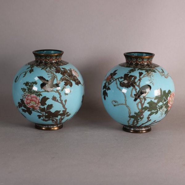 Pair of silver and copper wire cloisonné vases, Meiji (1868-1912), circa 1900 - image 1