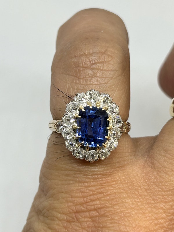 Lovely 2.7ct Victorian French sapphire diamond ring at Deco&Vintage Ltd - image 4
