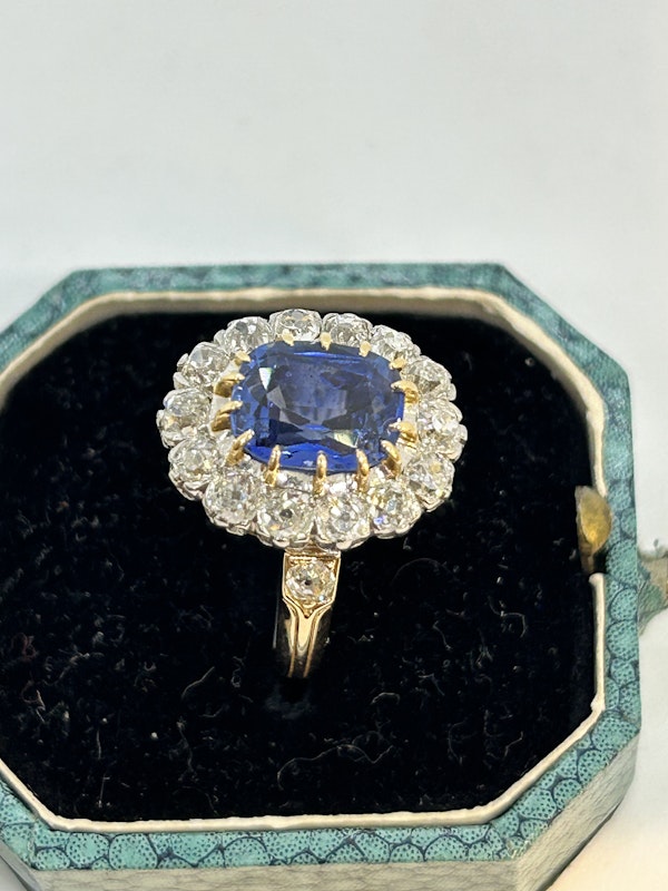 Lovely 2.7ct Victorian French sapphire diamond ring at Deco&Vintage Ltd - image 3