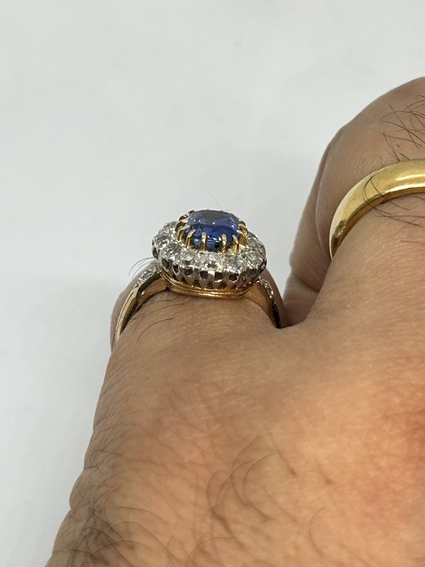 Lovely 2.7ct Victorian French sapphire diamond ring at Deco&Vintage Ltd - image 5