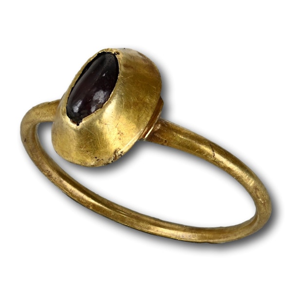 Medieval stirrup ring set with a cabochon garnet. English, 13/14th century. - image 2