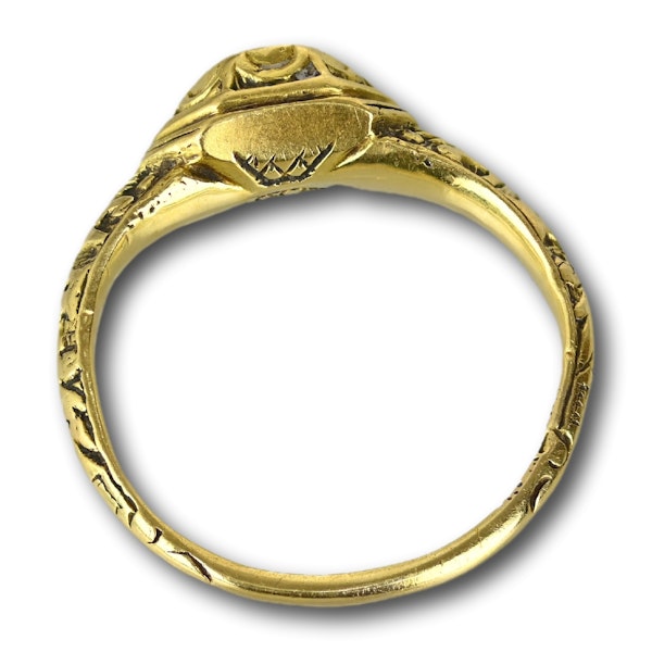 Delicate Renaissance gold ring set with a diamond. European, 16th century. - image 7