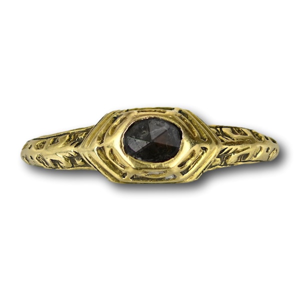 Delicate Renaissance gold ring set with a diamond. European, 16th century. - image 2