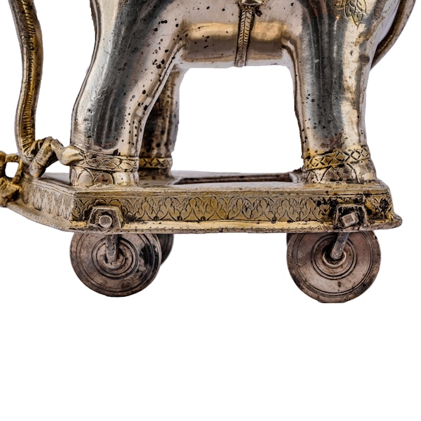 A fine and rare early 19th century Indian silver and parcel gilt elephant toy. - image 3