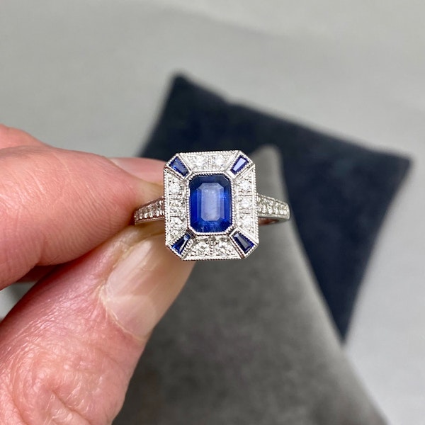 Sapphire Diamond Ring in 18ct White Gold date circa 1980, SHAPIRO & Co since1979 - image 2